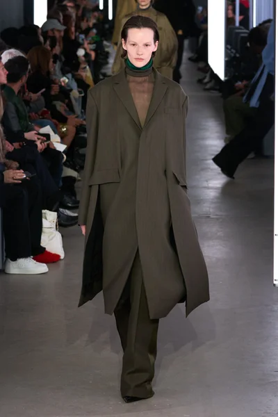 Look 25